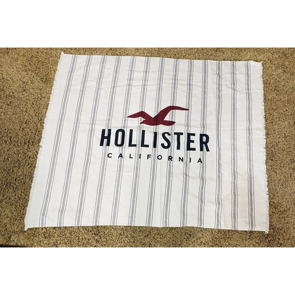 Hollister Blanket Beach Towel Fringe edges 58 x 47 White Blue Striped Vacation P